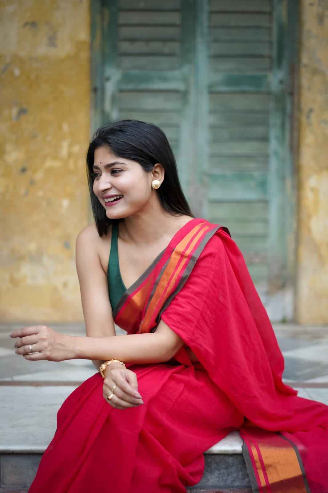 Aangan Rang Scarlet Mul Cotton Saree with Zari Eleganc-0
